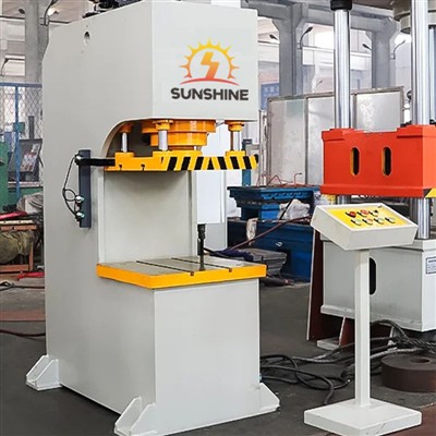 Hverjir eru helstu kostir eins arma vökvapressu?